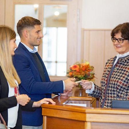 Hotelgasthof Bayerischer Hof Зулцбах-Розенберг Екстериор снимка