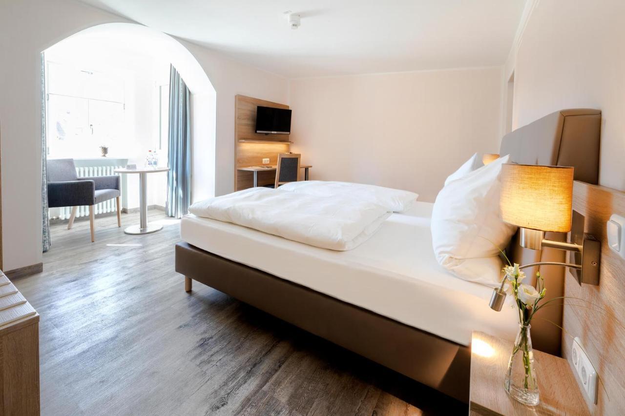 Hotelgasthof Bayerischer Hof Зулцбах-Розенберг Екстериор снимка