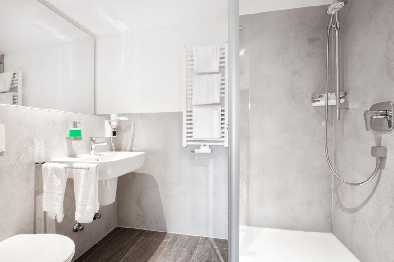 Hotelgasthof Bayerischer Hof Зулцбах-Розенберг Екстериор снимка